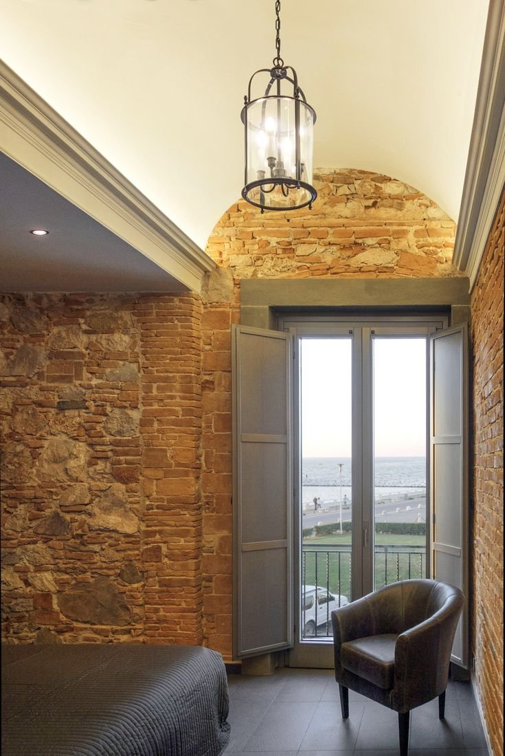 Installazione serramenti PVC ad alta efficienza in appartamento moderno